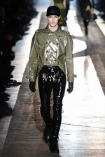 モスキーノ 2018-19年秋冬メンズコレクション - “見せる色気”と“隠す色気”｜写真56