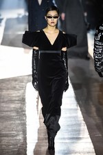 モスキーノ 2018-19年秋冬メンズコレクション - “見せる色気”と“隠す色気”｜写真42