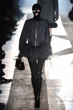 モスキーノ 2018-19年秋冬メンズコレクション - “見せる色気”と“隠す色気”｜写真33