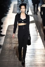 モスキーノ 2018-19年秋冬メンズコレクション - “見せる色気”と“隠す色気”｜写真7