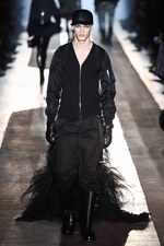 モスキーノ 2018-19年秋冬メンズコレクション - “見せる色気”と“隠す色気”｜写真32