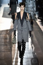 モスキーノ 2018-19年秋冬メンズコレクション - “見せる色気”と“隠す色気”｜写真9