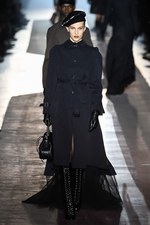 モスキーノ 2018-19年秋冬メンズコレクション - “見せる色気”と“隠す色気”｜写真48