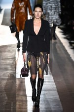 モスキーノ 2018-19年秋冬メンズコレクション - “見せる色気”と“隠す色気”｜写真60