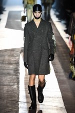 モスキーノ 2018-19年秋冬メンズコレクション - “見せる色気”と“隠す色気”｜写真88