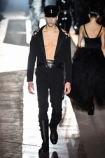 モスキーノ 2018-19年秋冬メンズコレクション - “見せる色気”と“隠す色気”｜写真95