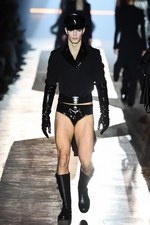 モスキーノ 2018-19年秋冬メンズコレクション - “見せる色気”と“隠す色気”｜写真101