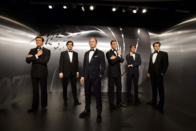 映画『007』歴代ジェームズ・ボンド等身大フィギュアがバーニーズ ニューヨーク六本木・銀座店に | 写真