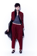 フォークロアをエッセンスに、新しいシルエットを追求 - ワイズ(Y's) 2012年春夏コレクション｜写真3