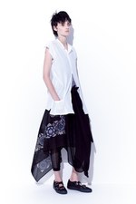 フォークロアをエッセンスに、新しいシルエットを追求 - ワイズ(Y's) 2012年春夏コレクション｜写真9