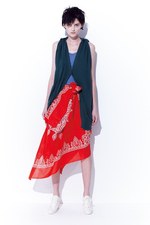 フォークロアをエッセンスに、新しいシルエットを追求 - ワイズ(Y's) 2012年春夏コレクション｜写真21