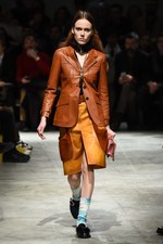 プラダ 2017-18年秋冬メンズコレクション - アートで昇華する70年代のカジュアルスタイル｜写真13