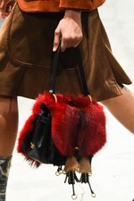 プラダ 2017-18年秋冬メンズコレクション - アートで昇華する70年代のカジュアルスタイル｜写真25