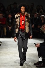 プラダ 2017-18年秋冬メンズコレクション - アートで昇華する70年代のカジュアルスタイル｜写真28