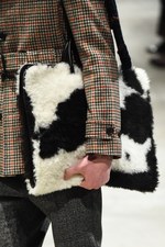 プラダ 2017-18年秋冬メンズコレクション - アートで昇華する70年代のカジュアルスタイル｜写真50