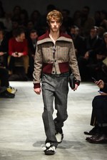 プラダ 2017-18年秋冬メンズコレクション - アートで昇華する70年代のカジュアルスタイル｜写真51