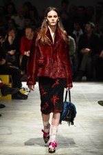 プラダ 2017-18年秋冬メンズコレクション - アートで昇華する70年代のカジュアルスタイル｜写真60