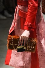 プラダ 2017-18年秋冬メンズコレクション - アートで昇華する70年代のカジュアルスタイル｜写真71