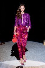 終わらない夏を感じさせる、ラグジュアリーなセクシースタイル - サルヴァトーレ フェラガモ 2012年春夏コレクション｜写真3