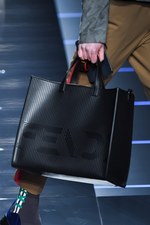 フェンディ 2017-18年秋冬メンズコレクション - 彩りを帯び、踊りだす日常の洋服たち｜写真38