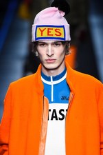 フェンディ 2017-18年秋冬メンズコレクション - 彩りを帯び、踊りだす日常の洋服たち｜写真86