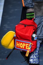 フェンディ 2017-18年秋冬メンズコレクション - 彩りを帯び、踊りだす日常の洋服たち｜写真90