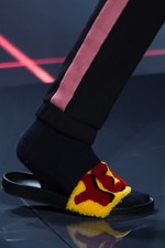 フェンディ 2017-18年秋冬メンズコレクション - 彩りを帯び、踊りだす日常の洋服たち｜写真94