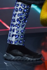 フェンディ 2017-18年秋冬メンズコレクション - 彩りを帯び、踊りだす日常の洋服たち｜写真97