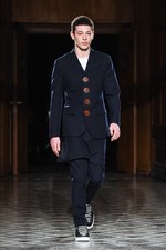 ジバンシィ バイ リカルド ティッシ 17年秋冬メンズコレクション - ラグジュアリーな新旧の融合｜写真1