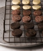 鎌倉発のアロマ生チョコ専門店「カカオ」新商品“ホロショコラ”と“アロマショコラバウムクーヘン”｜写真2