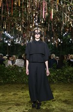 ディオール 2017年春夏オートクチュールコレクション - 花々に誘われて迷い込むパリの迷宮｜写真7