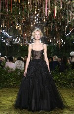 ディオール 2017年春夏オートクチュールコレクション - 花々に誘われて迷い込むパリの迷宮｜写真49
