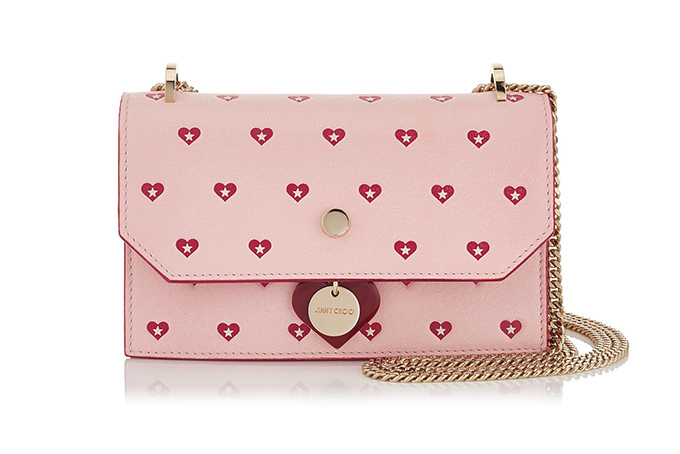 ジミー チュウよりバレンタインに向けたバッグや財布 - 赤いハートの中にスターをエンボス | 写真