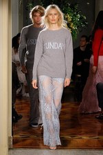 アルベルタ フェレッティ 2017年プレフォールコレクション - 7色のニットで過ごす優雅な日常｜写真9