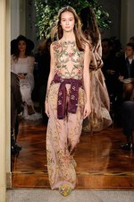 アルベルタ フェレッティ 2017年プレフォールコレクション - 7色のニットで過ごす優雅な日常｜写真13