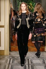 アルベルタ フェレッティ 2017年プレフォールコレクション - 7色のニットで過ごす優雅な日常｜写真21