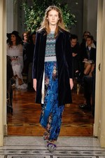 アルベルタ フェレッティ 2017年プレフォールコレクション - 7色のニットで過ごす優雅な日常｜写真28