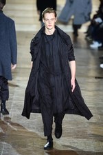 イッセイ ミヤケ メン 2017-18年秋冬コレクション - 自然の声に耳をすませて｜写真30