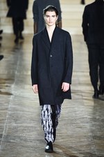 イッセイ ミヤケ メン 2017-18年秋冬コレクション - 自然の声に耳をすませて｜写真32