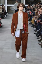 ルイ・ヴィトン 2017年秋冬メンズコレクション -Supremeとコラボ、肩の力を抜いたエレガンス｜写真3