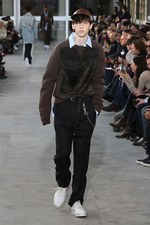 ルイ・ヴィトン 2017年秋冬メンズコレクション -Supremeとコラボ、肩の力を抜いたエレガンス｜写真20