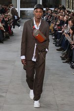 ルイ・ヴィトン 2017年秋冬メンズコレクション -Supremeとコラボ、肩の力を抜いたエレガンス｜写真23