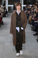 ルイ・ヴィトン 2017年秋冬メンズコレクション -Supremeとコラボ、肩の力を抜いたエレガンス｜写真24