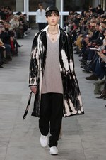 ルイ・ヴィトン 2017年秋冬メンズコレクション -Supremeとコラボ、肩の力を抜いたエレガンス｜写真34