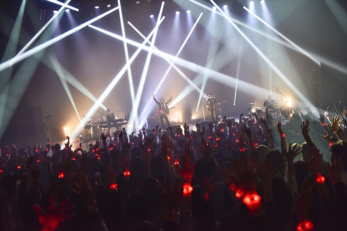 俳優・山田孝之、フジファブリック新曲ミュージックビデオで熱唱｜写真6