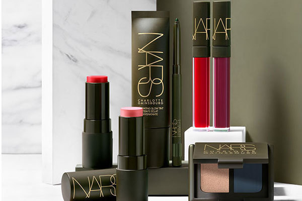 NARS×ジェーン・バーキンの娘 シャルロットがコラボ - "ティント"に着目したチークやリップ