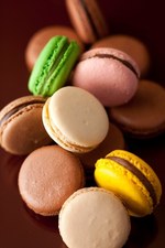 ホテルニューオータニのバレンタイン - 7種のマカロン＆スーパーチョコレートショートケーキ｜写真1