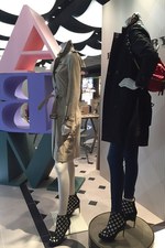 バーバリーの限定ストアが西武池袋本店に - 定番トレンチコートや新コレクションを展開｜写真6