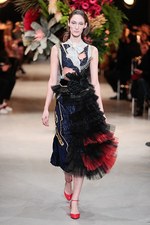 ヴィクター＆ロルフ17年春夏オートクチュールコレクション -日本の金継ぎの美を用いて再構築したドレス｜写真6