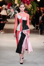 ヴィクター＆ロルフ17年春夏オートクチュールコレクション -日本の金継ぎの美を用いて再構築したドレス｜写真8